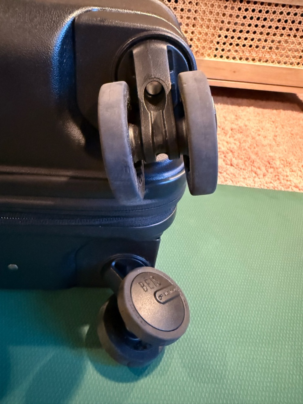 BEIS Black Hard-Shell Carry-On Spinner - Picture 8 of 15
